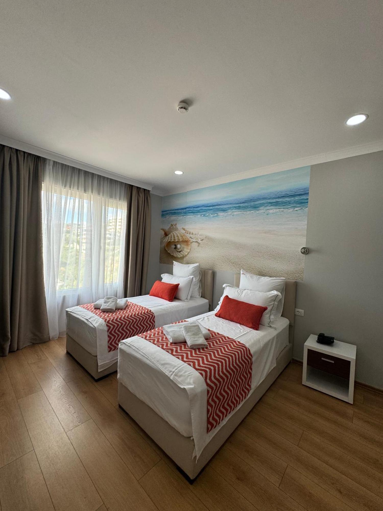 Hotel Britania Влёра Экстерьер фото