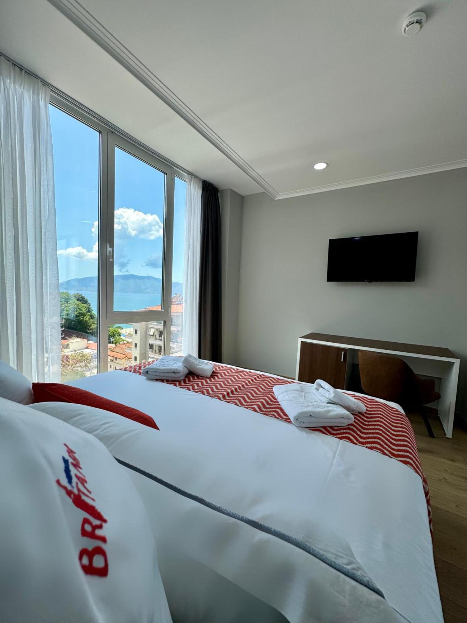 Hotel Britania Влёра Экстерьер фото