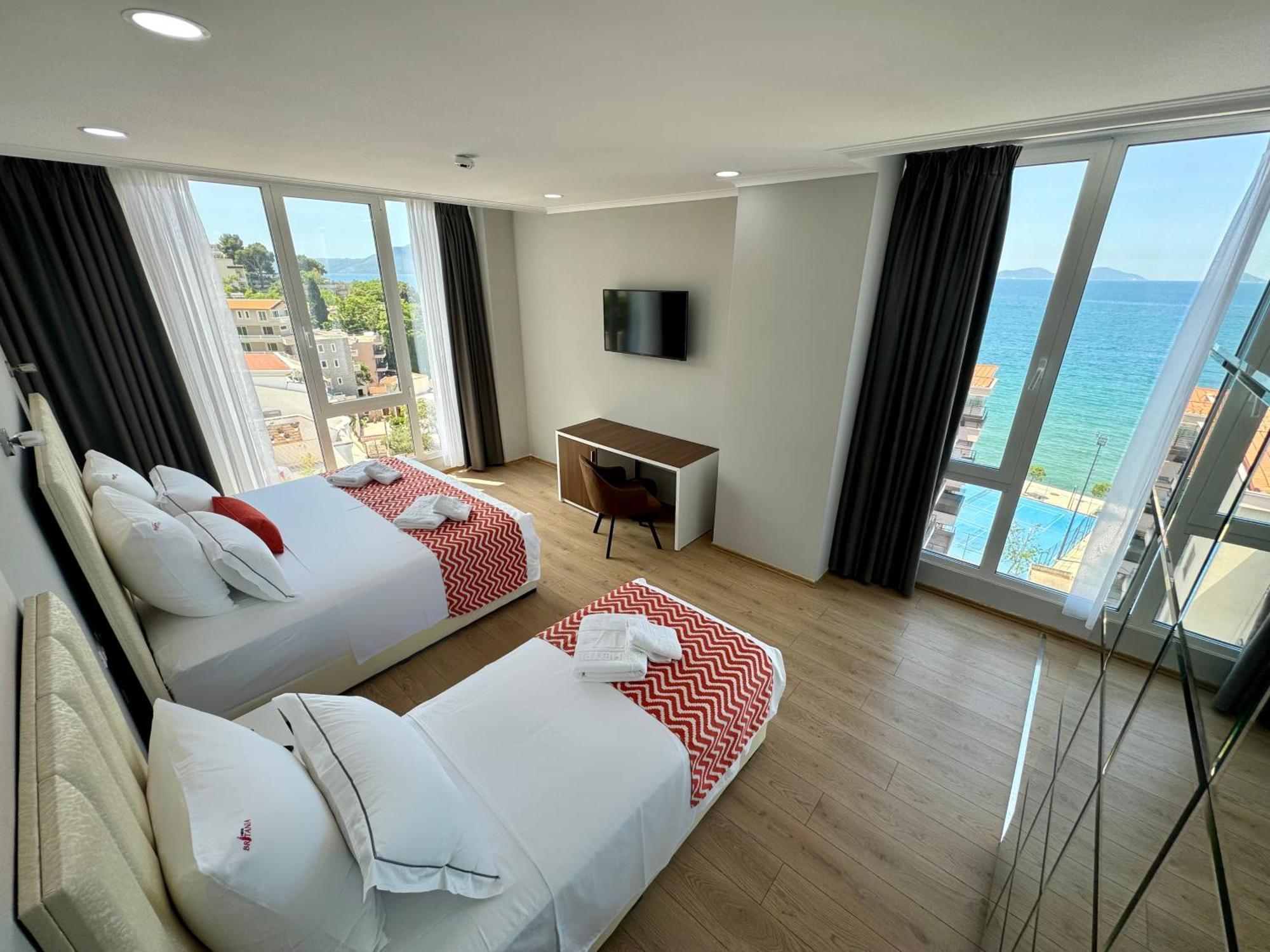 Hotel Britania Влёра Экстерьер фото
