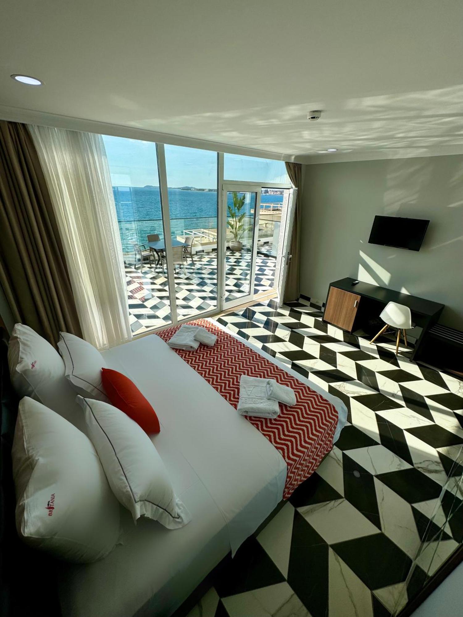 Hotel Britania Влёра Экстерьер фото