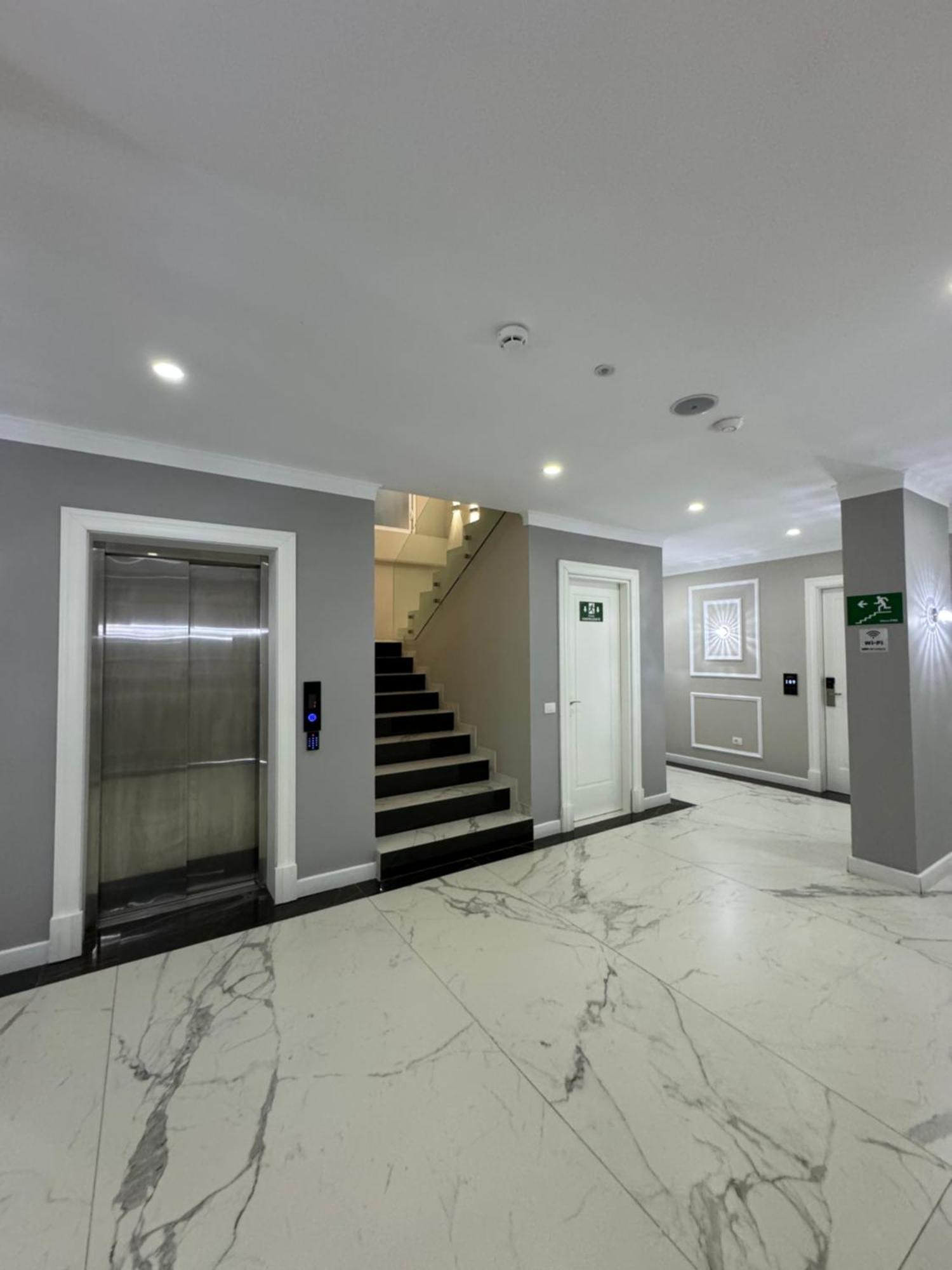 Hotel Britania Влёра Экстерьер фото
