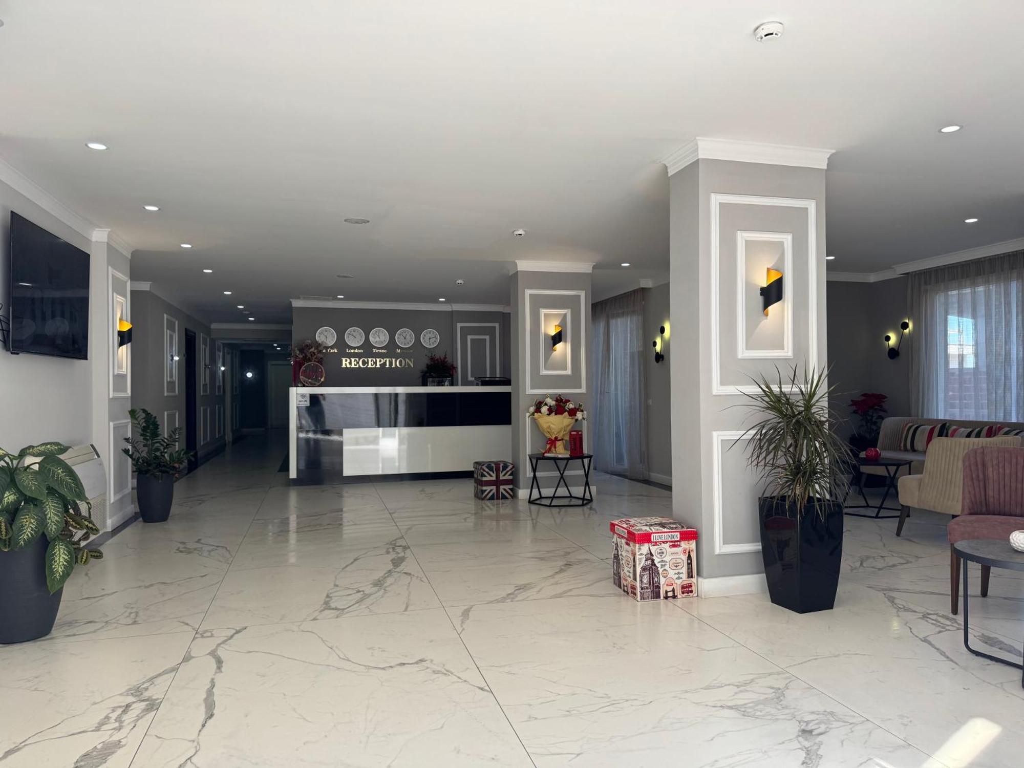 Hotel Britania Влёра Экстерьер фото